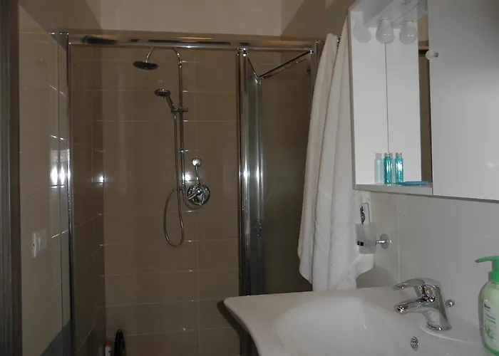 招待所 Mary Affittacamere 科米索