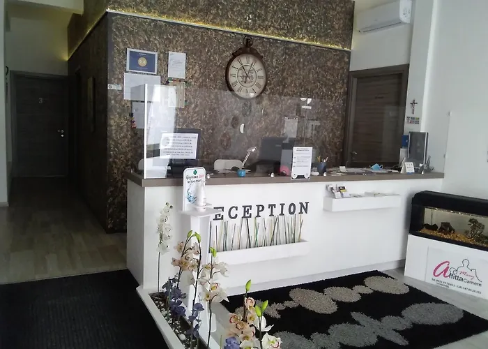 招待所 Mary Affittacamere 科米索