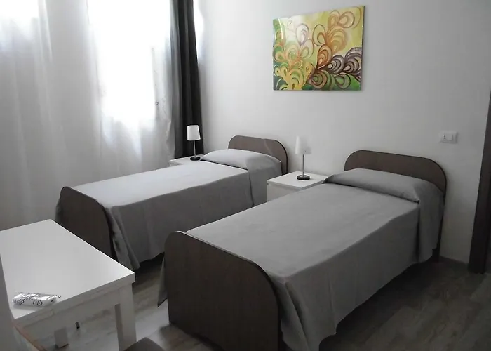 招待所 Mary Affittacamere 科米索